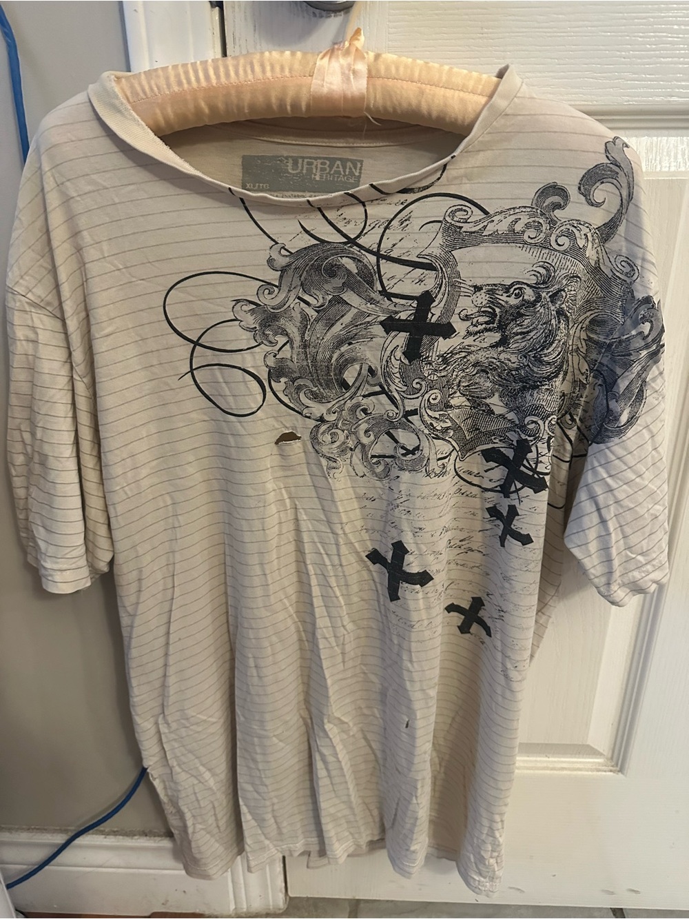Urban Heritage Cream Short-Sleeve Tee with Ornamental Lion Graphic